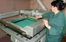 Ручное нанесение защитного покрытия на плату